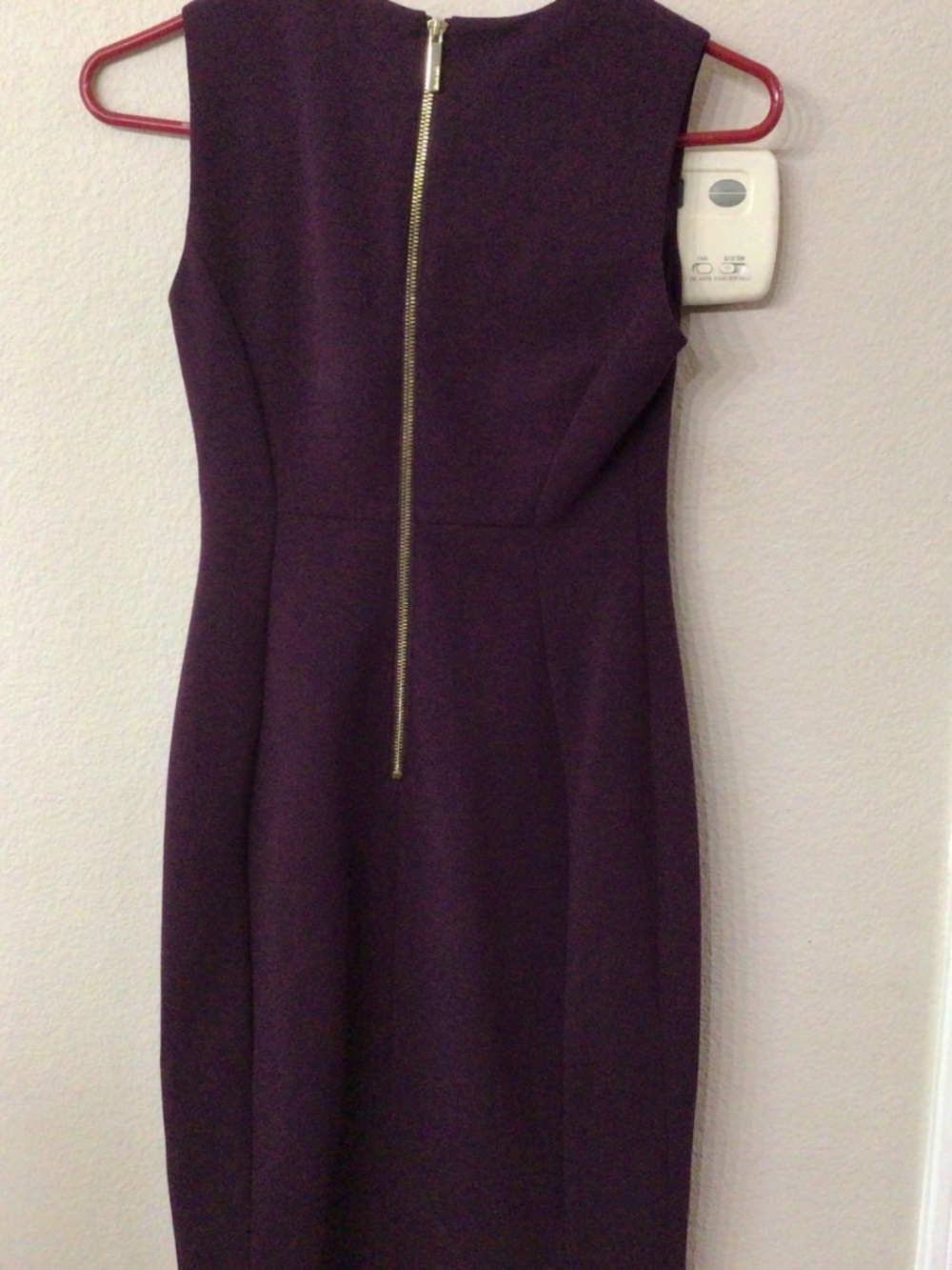Calvin Klein burgundy/wine colored dress. Size 2Pm In new Condition - Picture 2 of 6
